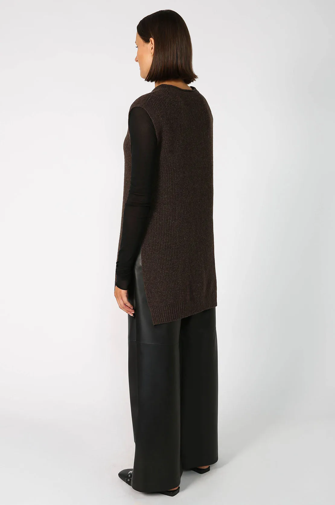 tabard crew vest / chocolate marle