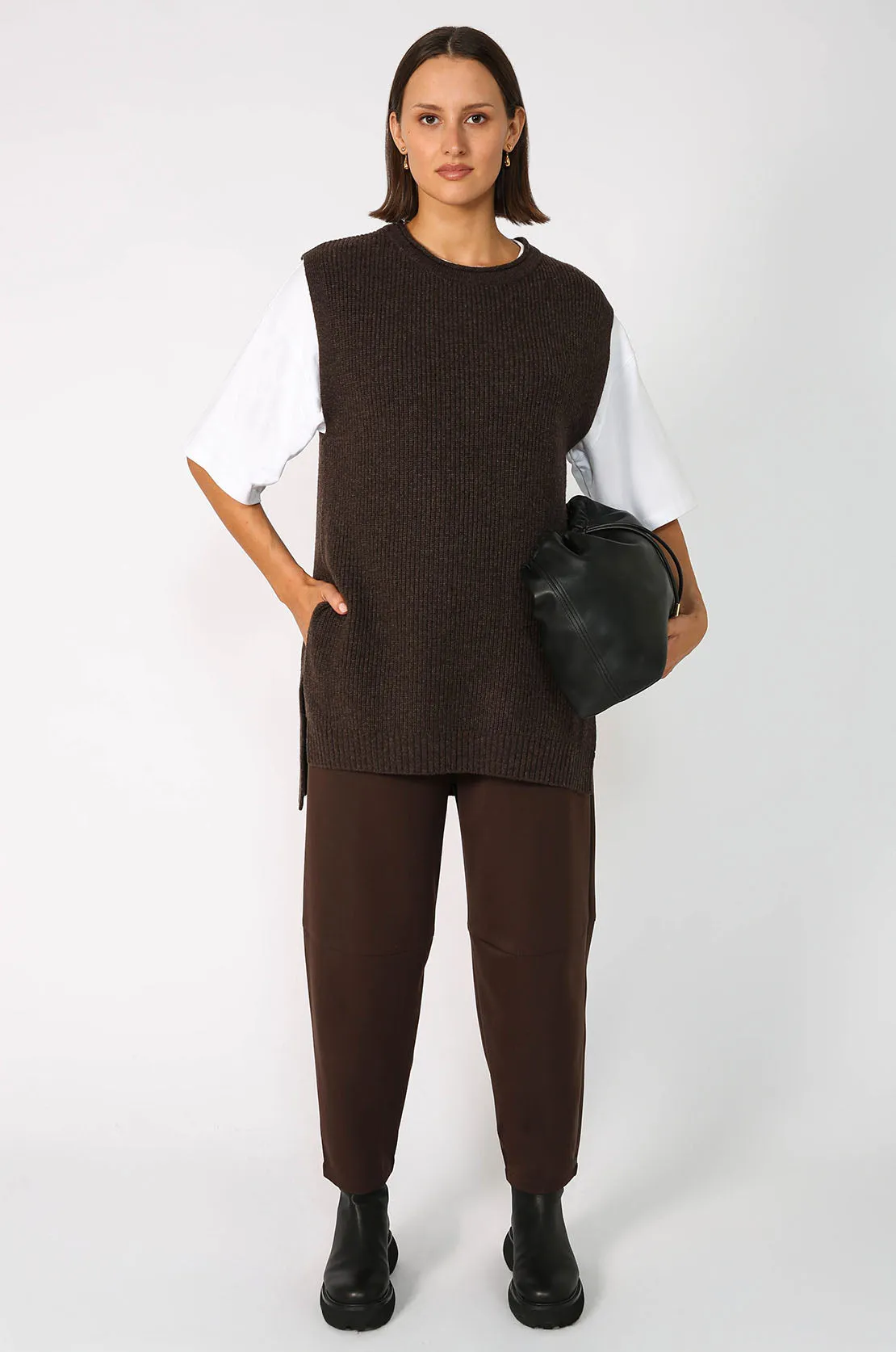 tabard crew vest / chocolate marle